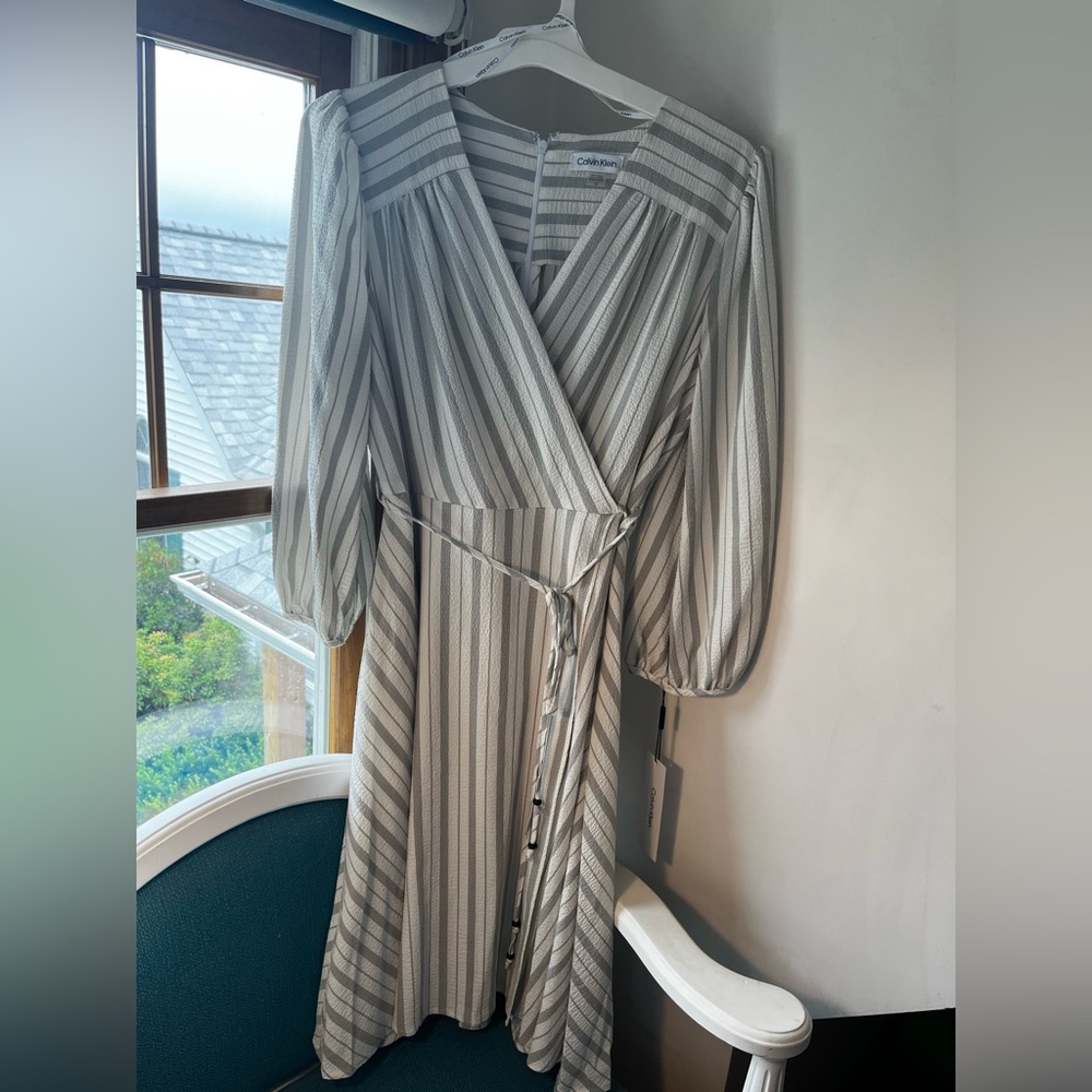 Grey and White Calvin Klein Knee Length Women’s Sundress SIZE 12 BRAND NEW